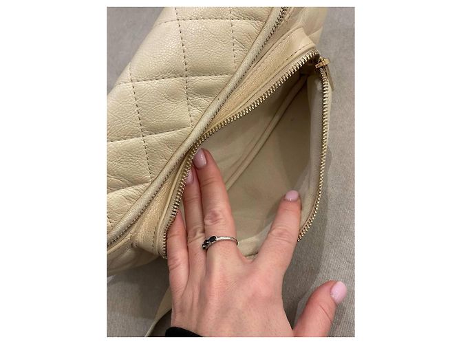 Chanel Bolsa de Cintura em Couro Acolchoado - Creme - vista 9