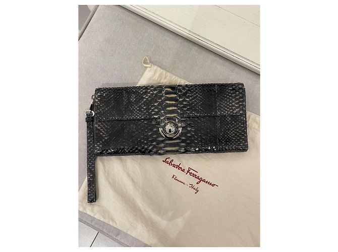 Salvatore Ferragamo Clutch in Pelle di Pitone - vista 10