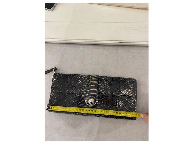 Salvatore Ferragamo Clutch in Pelle di Pitone - vista 9
