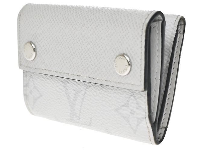 Louis Vuitton Discovery Monogram Taigarama Compact - vista 3