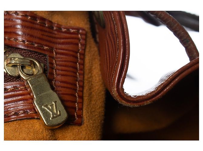 Louis Vuitton, borsa Noe in pelle epi marrone - vista 5