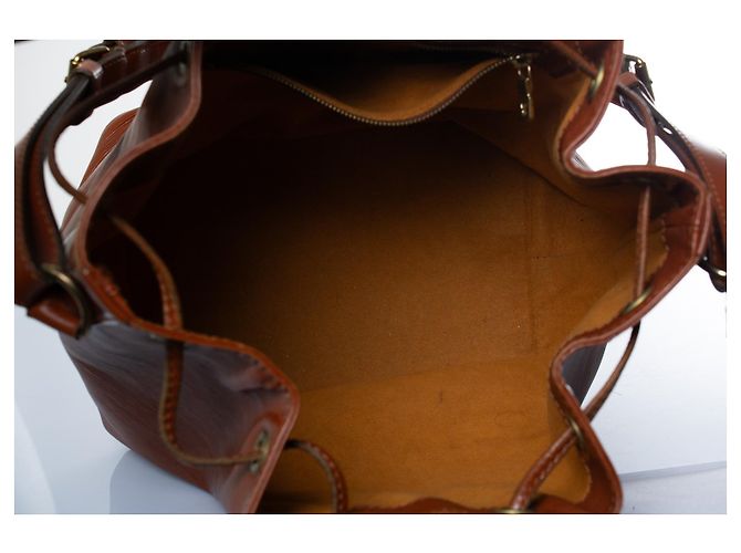 Louis Vuitton, borsa Noe in pelle epi marrone - vista 6