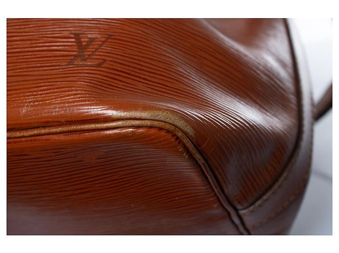 Louis Vuitton, borsa Noe in pelle epi marrone - vista 8