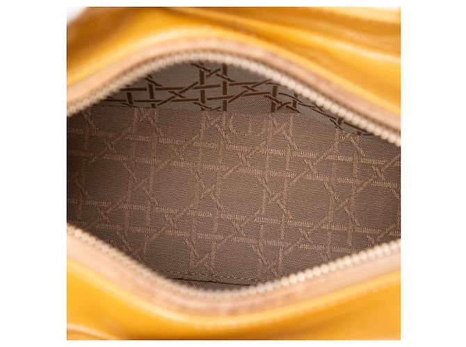 Borsa Lady Dior Medium in pelle verniciata Cannage Gialla - vista 4