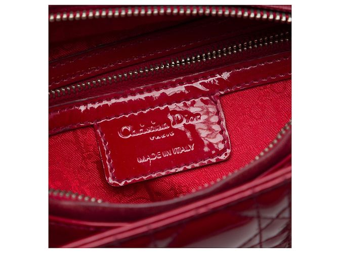Borsa Lady Dior Medium in pelle vernice Cannage rossa Dior - vista 5