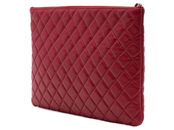 Clutch Chanel Large Quilted Lambskin O Case Roja - vista 2