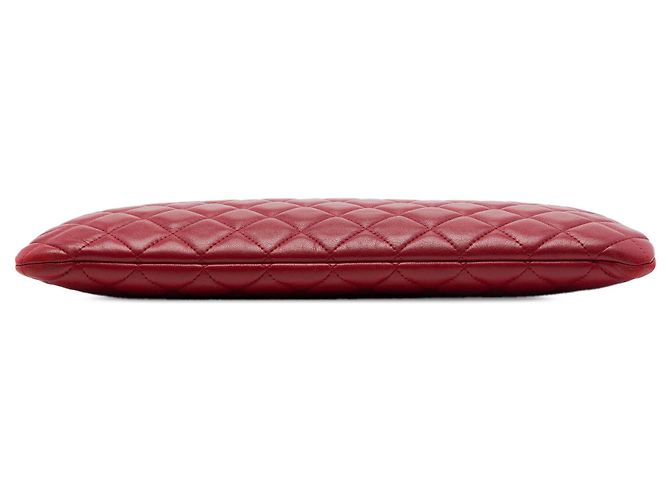 Clutch Chanel Large Quilted Lambskin O Case Roja - vista 3