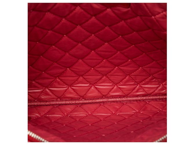 Clutch Chanel Large Quilted Lambskin O Case Roja - vista 4