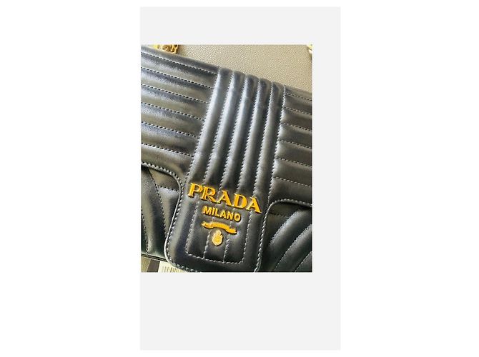 Prada gesteppte Schultertasche aus schwarzem Leder - Ansicht 2