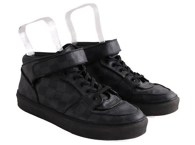 Sneakers Louis Vuitton in pelle nera - vista 3