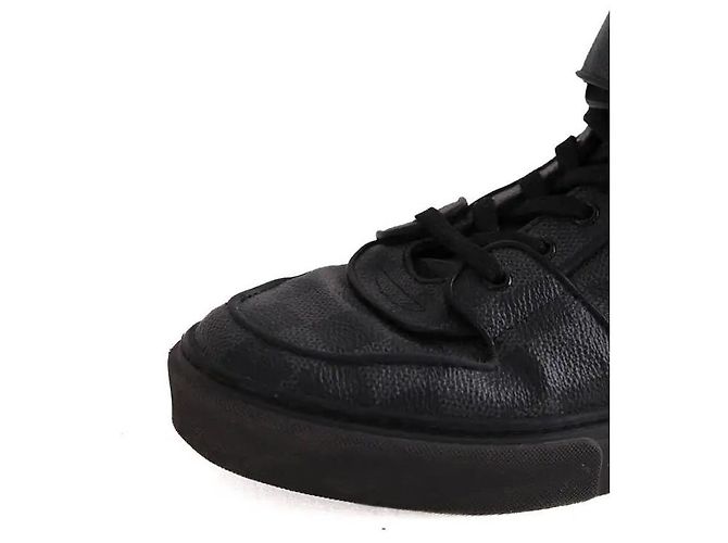 Sneakers Louis Vuitton in pelle nera - vista 4