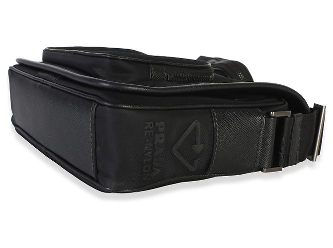 Prada Small Pocket Messenger Bag aus Re-Nylon in Schwarz - Ansicht 6