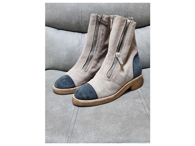 Stivaletti Chanel da donna in camoscio beige - vista 2