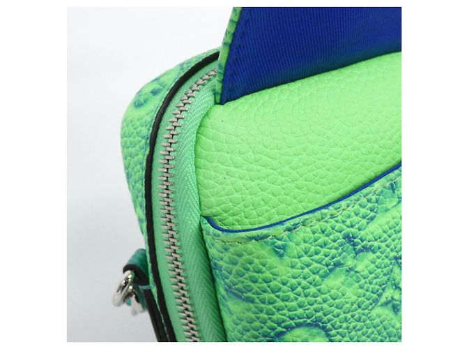 Borsa a tracolla Louis Vuitton Taurillon Illusion Double Phone Pouch - vista 4