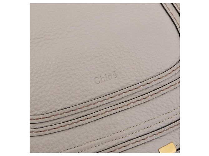 Chloé Bolsa de Ombro Chloe Marcie em Couro Cinza e Dourado - vista 17