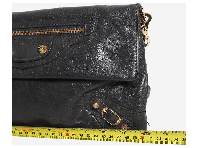 Balenciaga Borsa a tracolla Giant 12 Envelope Strap Clutch in pelle di agnello grigia - vista 9