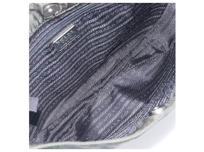 PRADA Schultertasche mit Kette aus Nylon Grün - Ansicht 16
