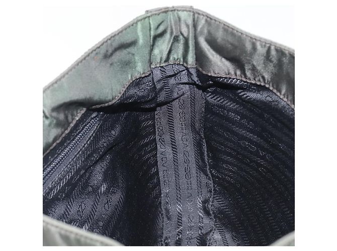 PRADA Schultertasche mit Kette aus Nylon Grün - Ansicht 17