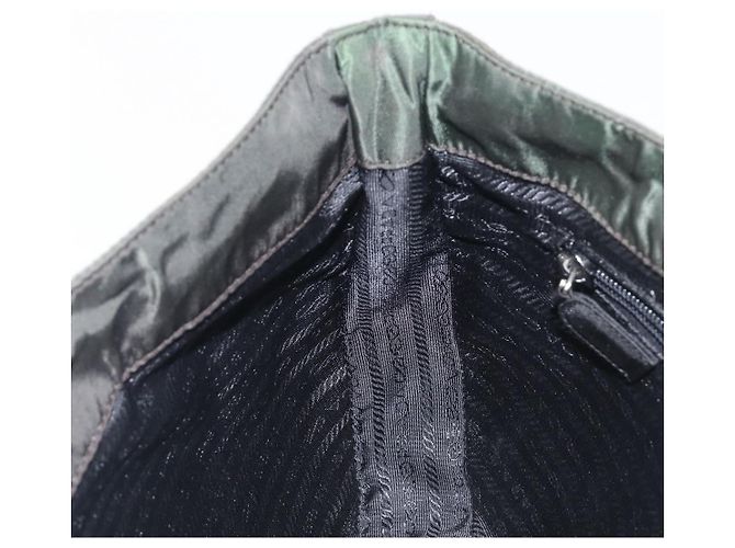 PRADA Schultertasche mit Kette aus Nylon Grün - Ansicht 18