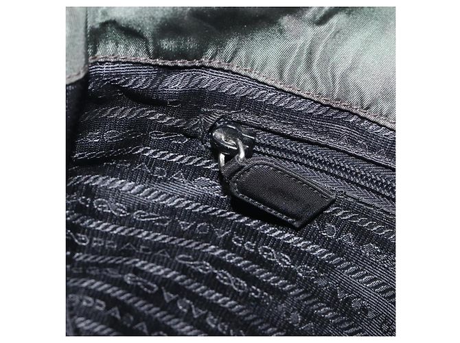 PRADA Schultertasche mit Kette aus Nylon Grün - Ansicht 19