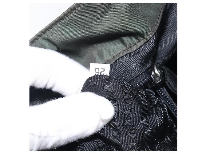 PRADA Schultertasche mit Kette aus Nylon Grün - Ansicht 21