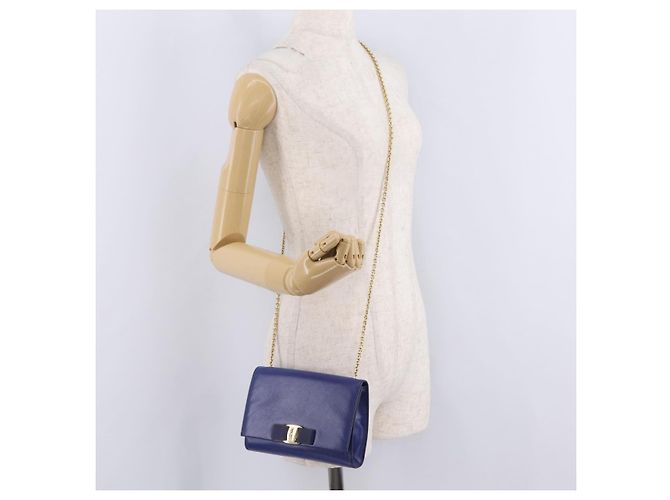 Salvatore Ferragamo Vala Chain Shoulder Bag Leather Blue Gold Tone - vista 23