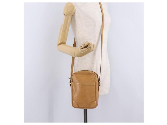 LOUIS VUITTON Epi Danube Shoulder Bag Beige M11910 LV - vista 24