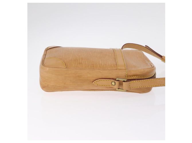 LOUIS VUITTON Epi Danube Shoulder Bag Beige M11910 LV - vista 3
