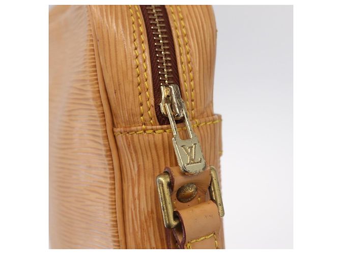 LOUIS VUITTON Epi Danube Shoulder Bag Beige M11910 LV - vista 9