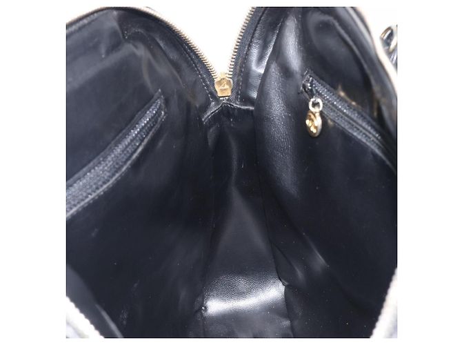 CHANEL V Stitch Hand Bag Leather Black Gold Tone CC - vista 20