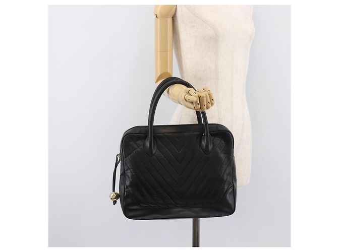 CHANEL V Stitch Hand Bag Leather Black Gold Tone CC - vista 26