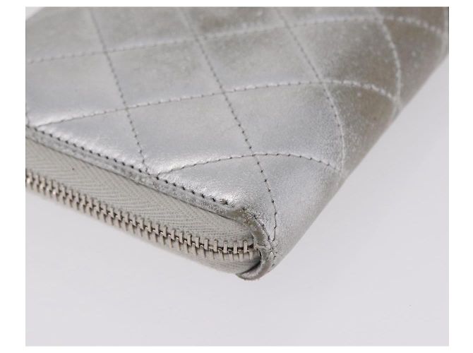 CHANEL Cartera Larga Matelassé de Piel de Cordero Silver CC - vista 12