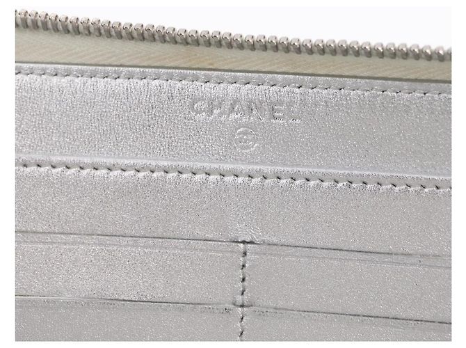 CHANEL Cartera Larga Matelassé de Piel de Cordero Silver CC - vista 17
