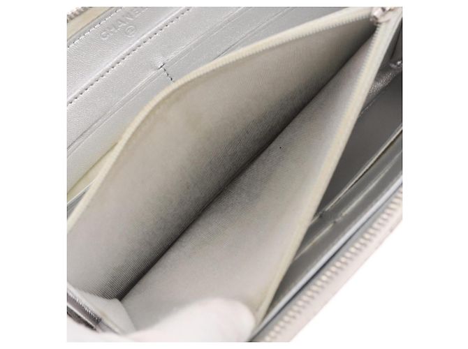 CHANEL Cartera Larga Matelassé de Piel de Cordero Silver CC - vista 24