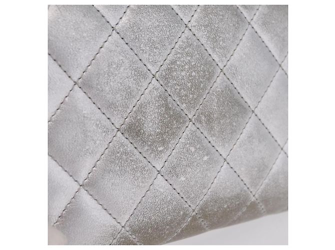 CHANEL Cartera Larga Matelassé de Piel de Cordero Silver CC - vista 4
