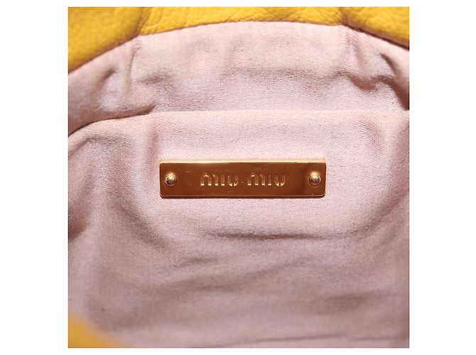 Miu Miu Madras Shoulder Bag Leather Yellow Gold - vue 21