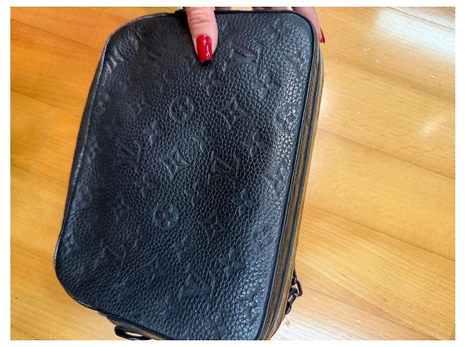 Louis Vuitton Pochette Volga Pelle Goffrata Monogram - vista 5