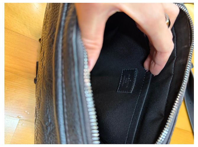 Louis Vuitton Pochette Volga Pelle Goffrata Monogram - vista 7