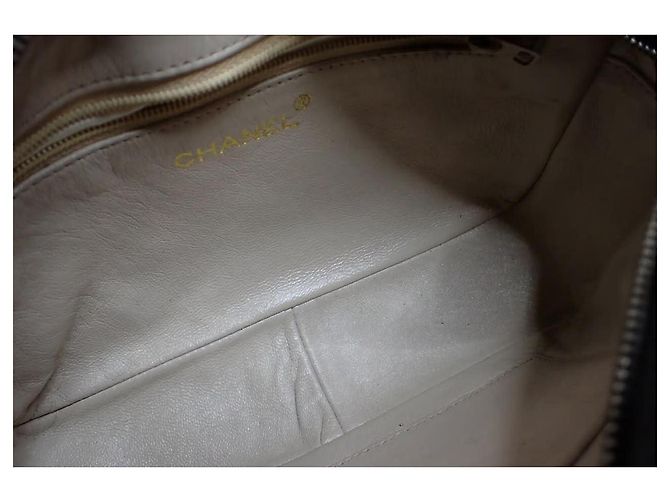 Borsa a tracolla Chanel in camoscio nero con catena dorata - vista 8