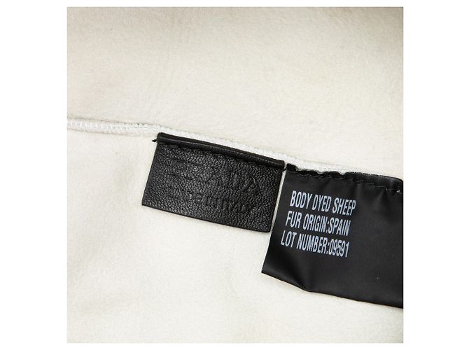 Tote Sac cabas Prada en shearling blanc avec logo - vue 5