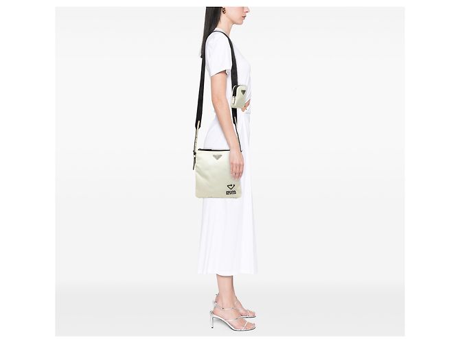 Prada Borsa Crossbody Zip Top in Re-Nylon Bianco - vista 6