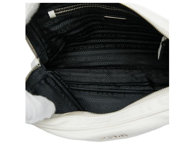 Bolsa de Ombro Prada em Vitello Daino Branco com Corrente e Ilhoses - vista 5