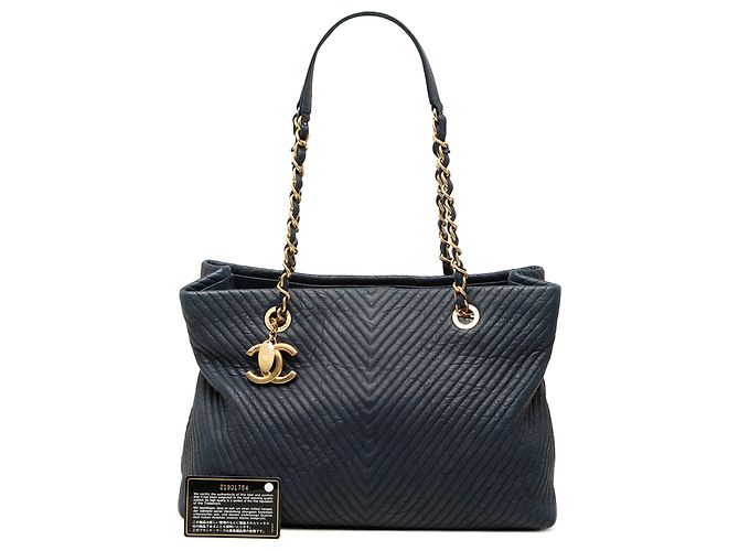 mala Chanel Blue Medium Chevron em couro de bezerro enrugado com medalhão - vista 7