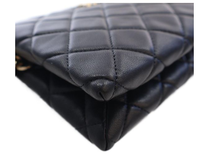 Chanel Black CC Quilted Lambskin Coco Charms Chain Wristlet Pouch - vista 11