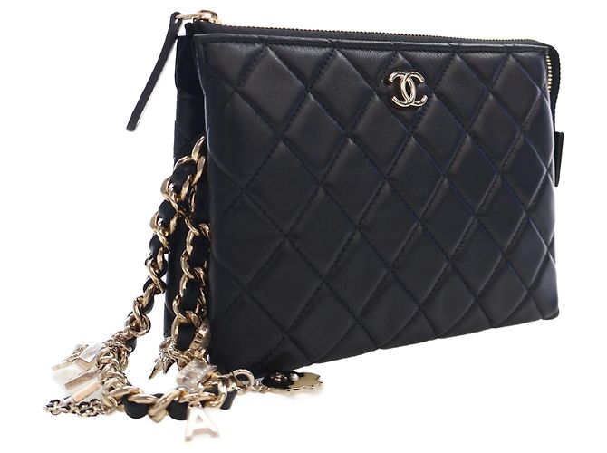 Chanel Black CC Quilted Lambskin Coco Charms Chain Wristlet Pouch - vista 12