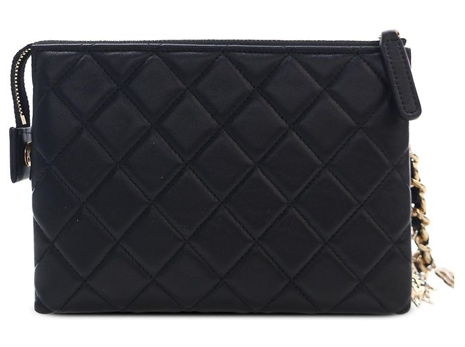 Chanel Black CC Quilted Lambskin Coco Charms Chain Wristlet Pouch - vista 2