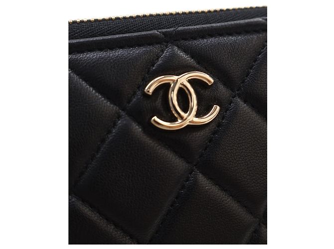 Chanel Black CC Quilted Lambskin Coco Charms Chain Wristlet Pouch - vista 4