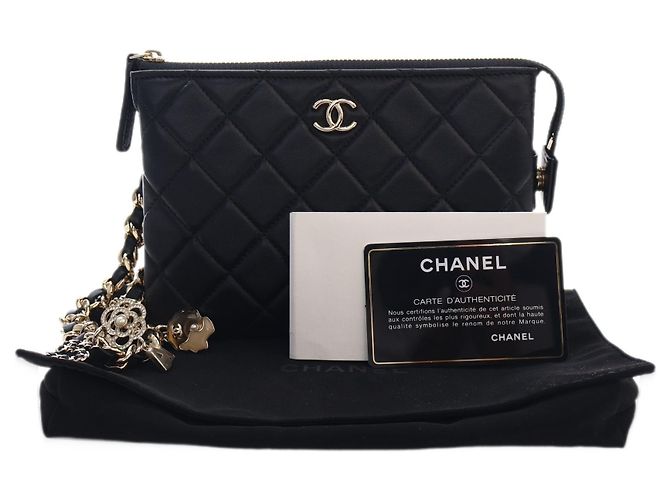 Chanel Black CC Quilted Lambskin Coco Charms Chain Wristlet Pouch - vista 5