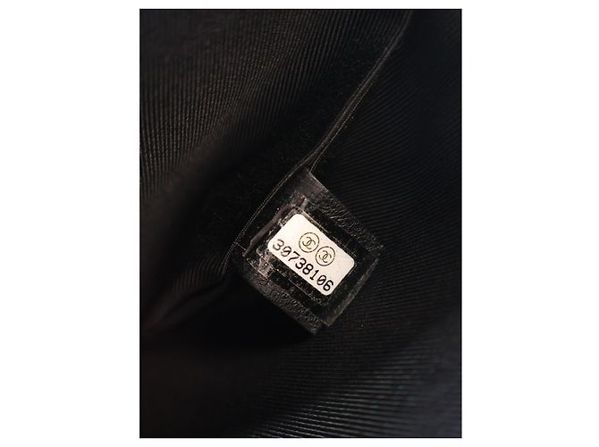 Chanel Black CC Quilted Lambskin Coco Charms Chain Wristlet Pouch - vista 7
