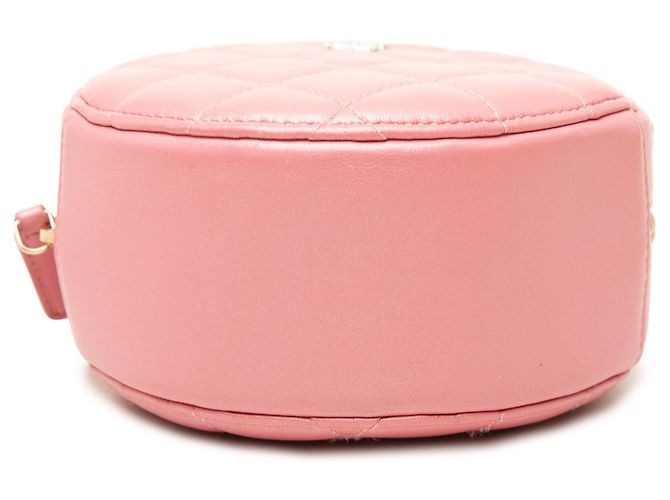 Chanel runde Clutch aus rosa gestepptem Lammleder mit Perlen und Kette - Ansicht 3